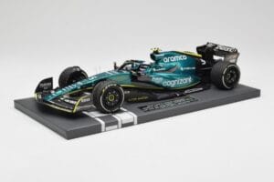 Aston Martin AMR22 Aramco #5 S. Vettel Abu Dhabi GP 2022 Last Race Collector's Edition Minichamps 1:18 117222205 Rășină - imaginea 2 din 7