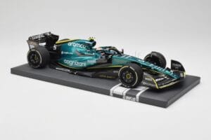 Aston Martin AMR22 Aramco #5 S. Vettel Abu Dhabi GP 2022 Last Race Collector's Edition Minichamps 1:18 117222205 Rășină - imaginea 4 din 7
