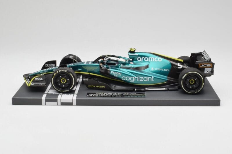 Aston Martin AMR22 Aramco #5 S. Vettel Abu Dhabi GP 2022 Last Race Collector's Edition Minichamps 1:18 117222205 Rășină