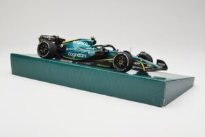 Aston Martin AMR22 #5 S. Vettel Last Race Abu Dhabi GP 2022 Minichamps 1:18 147222205 Rășină - imaginea 4 din 7