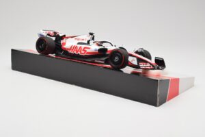 Haas VF-22 #20 K. Magnussen Pole Position Brazil GP 2022 Minichamps 1:18 147222120 Metal - imaginea 4 din 7