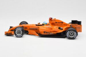McLaren Mercedes MP4-20 P. de la Rosa F1 Test Car 2006 Minichamps 1:18 PEDRO001 Metal - imaginea 3 din 6