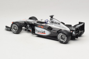 McLaren MP4-16 Mercedes #3 D. Coulthard F1 2001 Hot Wheels 1:18 50199 Metal - imaginea 5 din 6