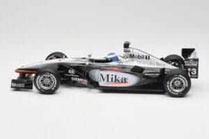 McLaren MP4-16 #4 M. Häkkinen F1 2001 Hot Wheels 1:18 50198 Metal - imaginea 3 din 6
