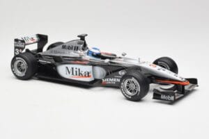 McLaren MP4-16 #4 M. Häkkinen F1 2001 Hot Wheels 1:18 50198 Metal - imaginea 4 din 6