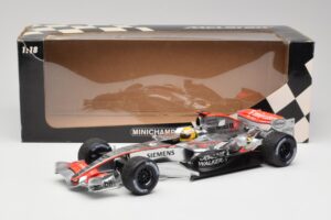 McLaren MP4-25 Mercedes #2 L. Hamilton Showcar 2010 Minichamps 1:18 110100006-R1 Metal - imaginea 6 din 6