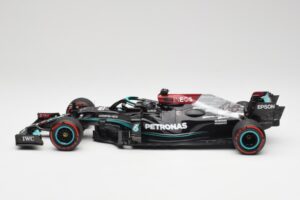 Mercedes AMG W12 Petronas #44 L. Hamilton Spanish GP 100th Pole 2021 Minichamps 1:18 110210444 Rășină - imaginea 3 din 7