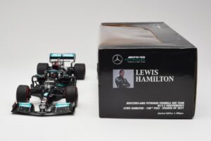 Mercedes AMG W12 Petronas #44 L. Hamilton Spanish GP 100th Pole 2021 Minichamps 1:18 110210444 Rășină - imaginea 6 din 7
