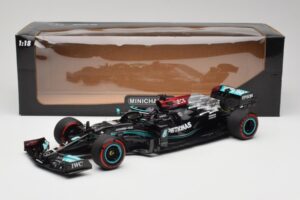 Mercedes AMG W12 Petronas #44 L. Hamilton Spanish GP 100th Pole 2021 Minichamps 1:18 110210444 Rășină - imaginea 7 din 7