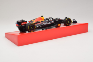 Red Bull Racing RB18 #1 M. Verstappen Oracle Winner Dutch GP 2022 Minichamps 1:18 113223501 Metal - imaginea 3 din 7
