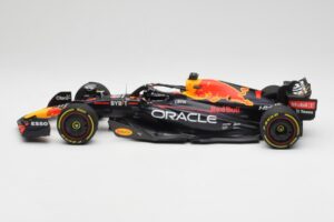 Oracle Red Bull Racing RB18 #1 M. Verstappen Winner Italian GP 2022 Minichamps 1:18 110221601 Metal - imaginea 3 din 7