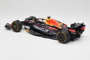 Oracle Red Bull Racing RB18 #1 M. Verstappen Winner Italian GP 2022 Minichamps 1:18 110221601 Metal - imaginea 5 din 7