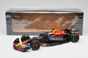 Oracle Red Bull Racing RB18 #1 M. Verstappen Winner Italian GP 2022 Minichamps 1:18 110221601 Metal - imaginea 7 din 7