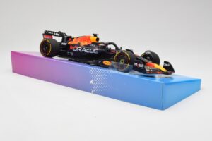 Red Bull Racing RB18 #1 M. Verstappen Winner Miami GP 2022 Minichamps 1:18 113220501 Metal - imaginea 4 din 7