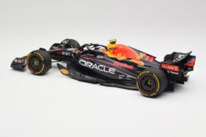 Oracle Red Bull Racing RB18 #11 S. Perez Abu Dhabi GP 2022 Minichamps 1:18 110222211 Metal - imaginea 5 din 7