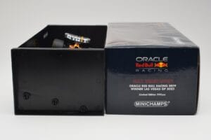 Oracle Red Bull Racing RB19 #33 M. Verstappen Las Vegas GP Winner 2023 Minichamps 1:18 110232201 Rășină - imaginea 6 din 7