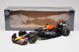 Oracle Red Bull Racing RB20 #1 M. Verstappen Winner Bahrain GP 2024 Minichamps 1:18 110240101 Metal - imaginea 7 din 7