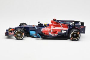 Red Bull Racing RB6 #6 M. Webber F1 Showcar 2010 Minichamps 1:18 150100076 Metal - imaginea 3 din 6