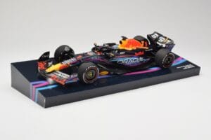 Oracle Red Bull Racing RB19 #33 M. Verstappen Miami GP 2023 Case Edition Minichamps 1:18 113233501 Rășină - imaginea 2 din 7