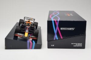 Oracle Red Bull Racing RB19 #33 M. Verstappen Miami GP 2023 Case Edition Minichamps 1:18 113233501 Rășină - imaginea 6 din 7