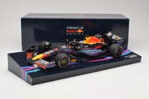 Oracle Red Bull Racing RB19 #33 M. Verstappen Miami GP 2023 Case Edition Minichamps 1:18 113233501 Rășină - imaginea 7 din 7