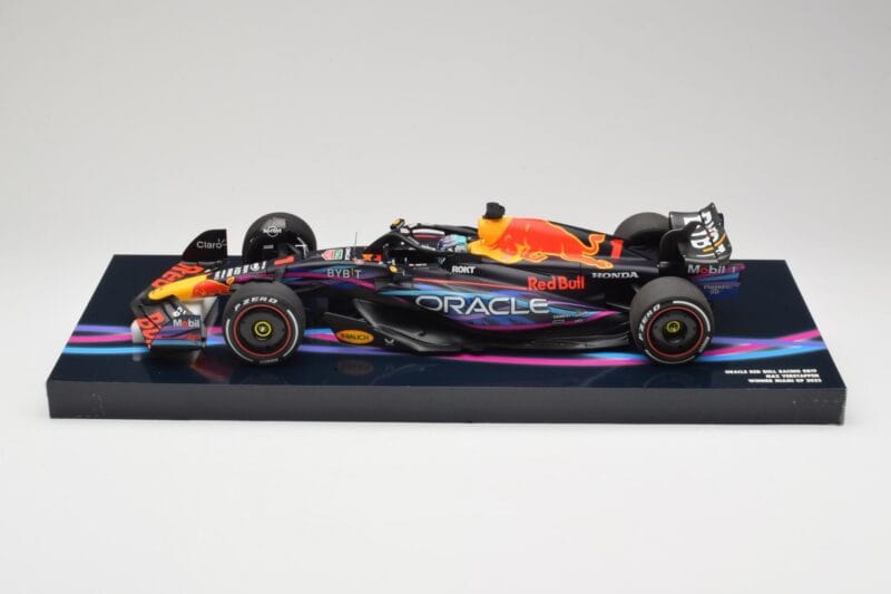 Oracle Red Bull Racing RB19 #33 M. Verstappen Miami GP 2023 Case Edition Minichamps 1:18 113233501 Rășină