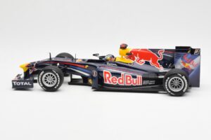 Red Bull Racing Renault RB5 #5 S. Vettel Showcar 2010 Minichamps 1:18 153100175 Metal - imaginea 3 din 6