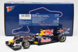 Red Bull Racing Renault RB6 #5 S. Vettel F1 World Champion Showcar 2010 Minichamps 1:18 150100075 Metal - imaginea 6 din 6