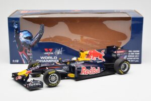 Red Bull Racing Renault RB7 #1 S. Vettel F1 World Champion Showcar 2011 Minichamps 1:18 113110271 Metal - imaginea 6 din 6