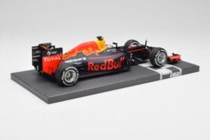 Red Bull RB12 #33 M. Verstappen Spain GP Winner 2016 Minichamps 1:18 117160333 Metal - imaginea 3 din 7