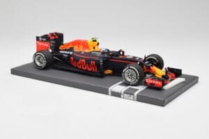 Red Bull RB12 #33 M. Verstappen Spain GP Winner 2016 Minichamps 1:18 117160333 Metal - imaginea 4 din 7