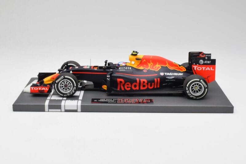 Red Bull RB12 #33 M. Verstappen Spain GP Winner 2016 Minichamps 1:18 117160333 Metal