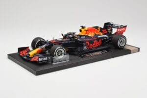 Red Bull RB16 #33 M. Verstappen Red Bull Racing 70th Anniversary GP Winner 2020 Minichamps 1:18 113200533-M1 Rășină - imaginea 2 din 7