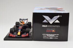 Red Bull RB16 #33 M. Verstappen Red Bull Racing 70th Anniversary GP Winner 2020 Minichamps 1:18 113200533-M1 Rășină - imaginea 6 din 7