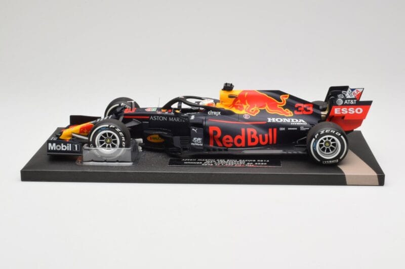Red Bull RB16 #33 M. Verstappen Red Bull Racing 70th Anniversary GP Winner 2020 Minichamps 1:18 113200533-M1 Rășină