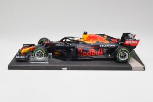Red Bull RB16B #33 M. Verstappen Emilia Romagna GP Winner 2021 Minichamps 1:18 113210233T Metal