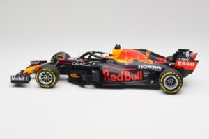 Red Bull RB16B #33 M. Verstappen Emilia Romagna GP Winner Mid Race Tyres 2021 Minichamps 1:18 110210133 Metal - imaginea 3 din 7