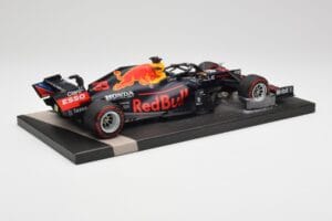 Red Bull RB16B #33 M. Verstappen Abu Dhabi GP 2021 Winner Missing Figurine & Pitboard Minichamps 1:18 113212333 Rășină - imaginea 3 din 7