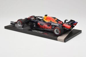 Red Bull RB16B #33 M. Verstappen Abu Dhabi GP 2021 Winner Missing Figurine & Pitboard Minichamps 1:18 113212333 Rășină - imaginea 5 din 7