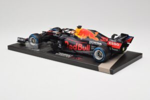 Red Bull RB16B #33 M. Verstappen Belgian GP 2021 Winner Minichamps 1:18 113211333 Rășină - imaginea 5 din 7