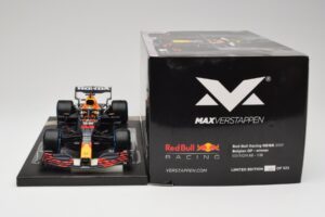 Red Bull RB16B #33 M. Verstappen Belgian GP 2021 Winner Minichamps 1:18 113211333 Rășină - imaginea 7 din 7