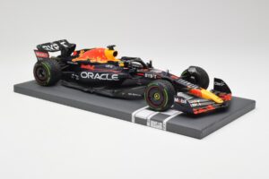 Red Bull RB18 #1 M. Verstappen Japan GP Winner No Figure 2022 Minichamps 1:18 113221801B Metal - imaginea 4 din 7