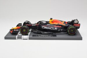 Red Bull RB18 #1 M. Verstappen Japan GP Winner No Figure 2022 Minichamps 1:18 113221801B Metal