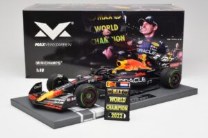 Red Bull RB18 #1 M. Verstappen Japan GP Winner No Figure & Pitboard 2022 Minichamps 1:18 113221801FB Metal - imaginea 6 din 7