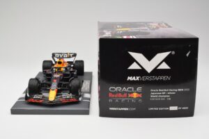 Red Bull RB18 #1 M. Verstappen Japan GP Winner No Figure & Pitboard 2022 Minichamps 1:18 113221801FB Metal - imaginea 7 din 7
