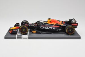 Red Bull RB18 Oracle #1 M. Verstappen Abu Dhabi GP 2022 Winner Minichamps 1:18 113222201 Rășină