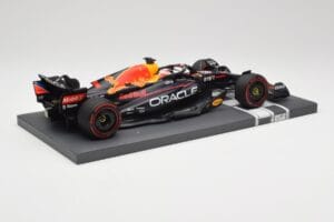 Red Bull RB18 Oracle #1 M. Verstappen Dutch GP 2022 Winner Minichamps 1:18 113221501 Rășină - imaginea 3 din 7