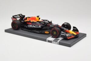 Red Bull RB18 Oracle #1 M. Verstappen Dutch GP 2022 Winner Minichamps 1:18 113221501 Rășină - imaginea 4 din 7