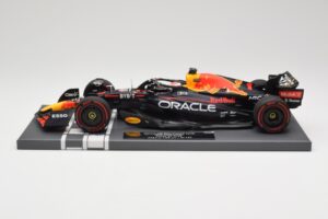 Red Bull RB18 Oracle #1 M. Verstappen Dutch GP 2022 Winner Minichamps 1:18 113221501 Rășină