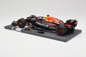 Red Bull RB18 Oracle #1 M. Verstappen Dutch GP 2022 Winner Minichamps 1:18 113221501 Rășină - imaginea 5 din 7